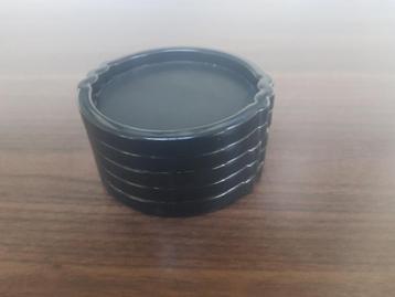 5 stuks zwarte kunststoffen onderzetters beschikbaar voor biedingen