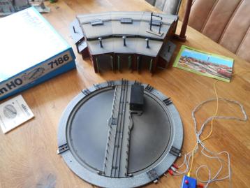 Märklin  7186 en Vollmer 5754.  Draaischijf en loc loods beschikbaar voor biedingen
