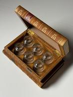 Kistje Engelse stijl boeken, Ophalen