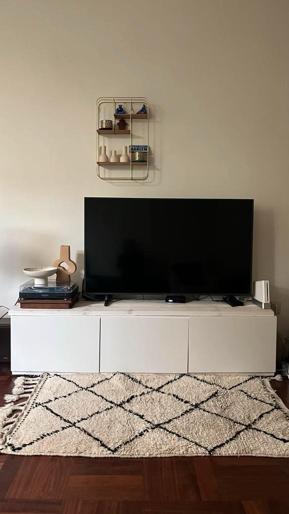 IKEA Strak TV-meubel met wit houten blad, Huis en Inrichting, Kasten | Televisiemeubels, Gebruikt, Minder dan 100 cm, Minder dan 50 cm