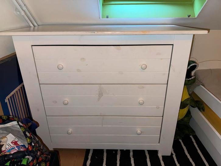 Complete kinderkamer - Kledingkast, commode, plank, Kinderen en Baby's, Kinderkamer | Commodes en Kasten, Gebruikt, Commode, 90 tot 105 cm