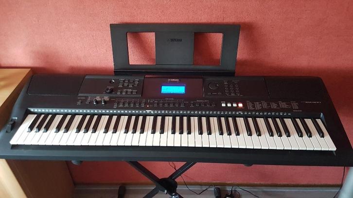 Keyboard Yamaha PSR-EW400, Muziek en Instrumenten, Keyboards, Zo goed als nieuw, 76 toetsen, Yamaha, Aanslaggevoelig, Ophalen