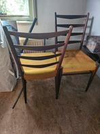 2 Vintage Eetkamerstoelen Jaren 60, Ophalen, Hout, Gebruikt, Bruin