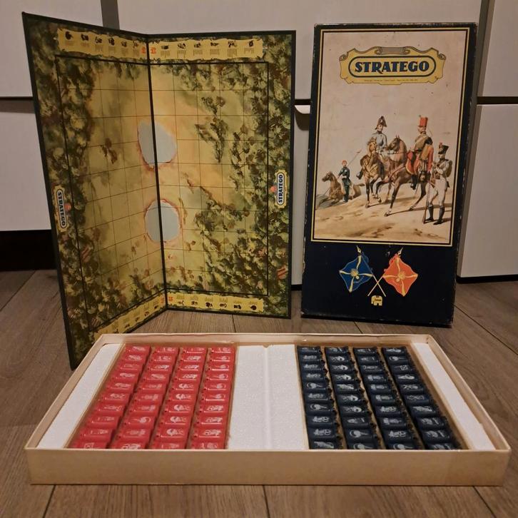 Stratego Bordspel - Klassieker!, Hobby en Vrije tijd, Gezelschapsspellen | Bordspellen, Gebruikt, Een of twee spelers, Ophalen of Verzenden