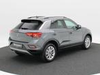 Volkswagen T-Roc Life Edition 1.5 TSI 150 pk DSG | Navigatie, Auto's, Volkswagen, Stof, 1498 cc, 4 cilinders, 150 pk