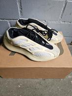 Yeezy 700 Azael wit maat 37, Ophalen of Verzenden, Zo goed als nieuw, Wit, Sneakers of Gympen