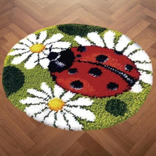 Smyrna, latch hook mat, Lieveheersbeestje, DIY kit, Zelf mak, Hobby en Vrije tijd, Breien en Haken, Nieuw, Haken, Wol of Garen