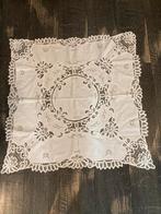 Tafelkleed met borduur en Brussels kant (281025), Huis en Inrichting, Ophalen of Verzenden, Vierkant
