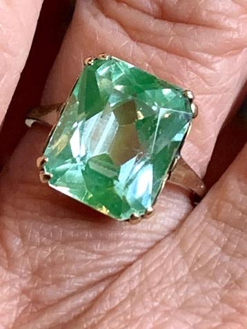 Antieke 14 kt gouden ring, prachtige groene edelsteen beryl? beschikbaar voor biedingen