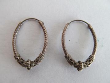 oorbellen beschikbaar voor biedingen