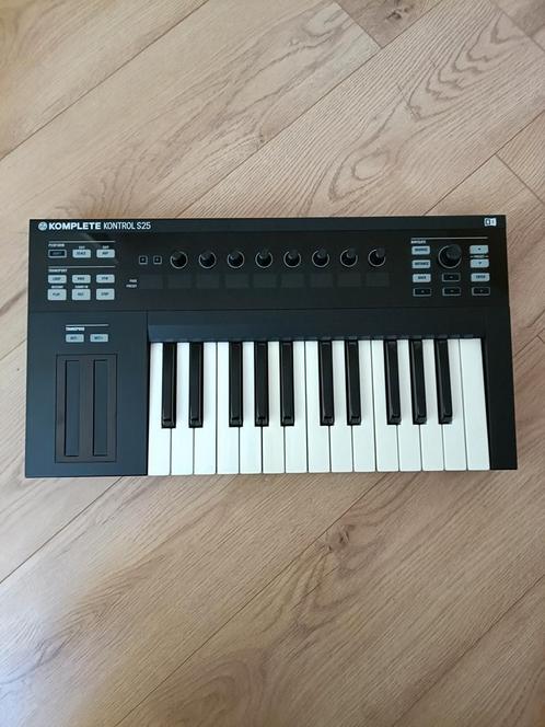 Native Instruments Komplete Kontrol S25, Muziek en Instrumenten, Midi-apparatuur, Zo goed als nieuw, Ophalen