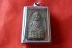 Thaise amulet- Luang Poe Thuad/Somdeth steen in metalen box, Sieraden, Tassen en Uiterlijk, Kettinghangers, Gebruikt, Overige voorstellingen