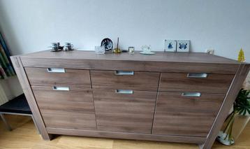Dressoir hout bruin 173,5 breed (ophalen in Dordrecht) beschikbaar voor biedingen