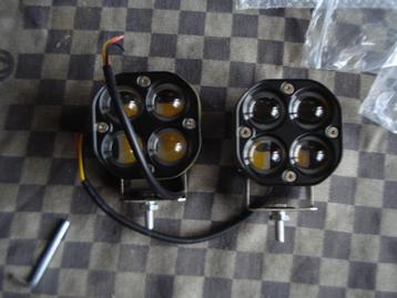 Oldtimer 2 Led Verstralers met Geel en Wit licht  beschikbaar voor biedingen