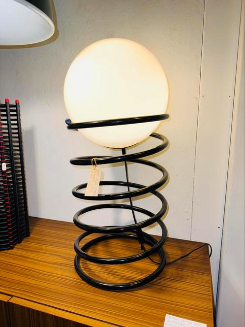 Groot model vintage Woja spiraal lamp bollamp vloerlamp, Huis en Inrichting, Lampen | Vloerlampen, Ophalen