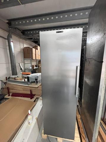 Bauknecht hoge vriezer 290 liter beschikbaar voor biedingen