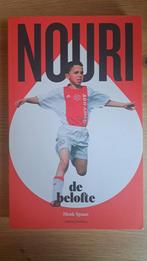 Nouri - De Belofte: Het verhaal van een uit voetba, Ophalen of Verzenden, Zo goed als nieuw, Henk Spaan, Balsport