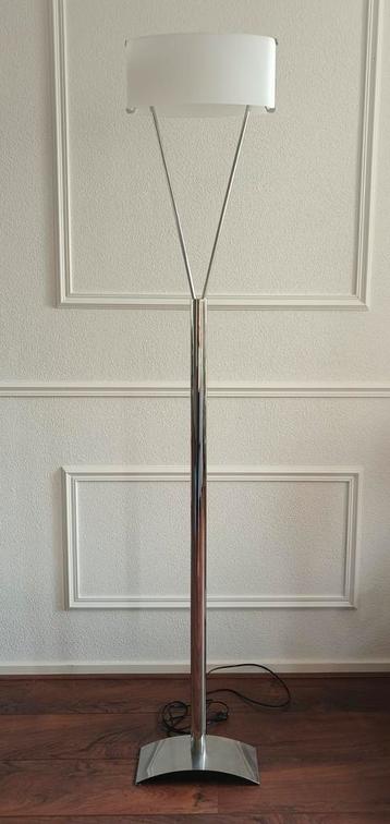 Leucos staande lamp met matte kap beschikbaar voor biedingen