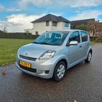 Daihatsu Sirion 1.0 51KW 2009 premium grijs, Auto's, Daihatsu, Voorwielaandrijving, 750 kg, Bedrijf, Handgeschakeld