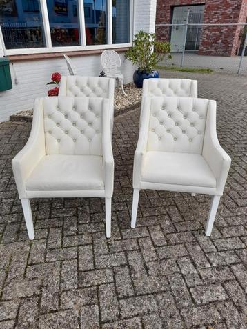 Set 4 nette leren  cherstefield stoelen. beschikbaar voor biedingen