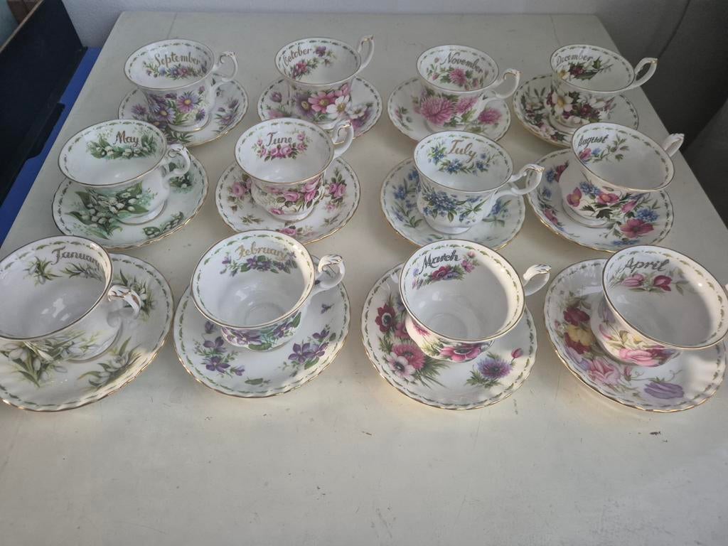 Flower of the month series porselein, Verzamelen, Porselein, Kristal en Bestek, Ophalen of Verzenden, Zo goed als nieuw, Porselein