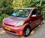 Daihatsu Sirion 1.0 51KW 2006 Rood, Auto's, Voorwielaandrijving, Handgeschakeld, 3 cilinders, 30 €/maand