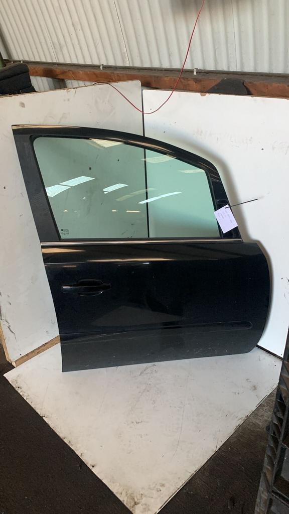 Rechter voor portier Opel Zafira bouwjaar 2007., Auto-onderdelen, Carrosserie en Plaatwerk, Deur, Opel, Gebruikt, Ophalen of Verzenden