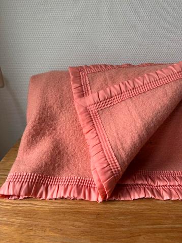 Vintage Rozen Wollen Deken, Woondeken Lits Jumeaux beschikbaar voor biedingen