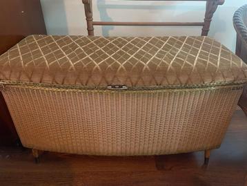 Vintage lloyd loom meubeltjes beschikbaar voor biedingen