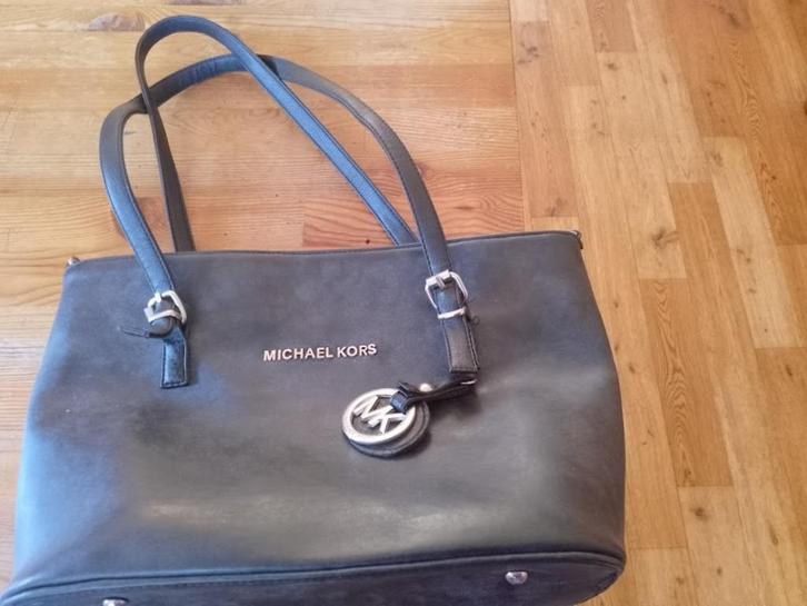 tas michael kors, Sieraden, Tassen en Uiterlijk, Tassen | Damestassen, Zo goed als nieuw, Schoudertasje, Zwart, Ophalen of Verzenden