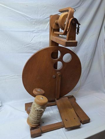 Spinnewiel wol spinnen  beschikbaar voor biedingen