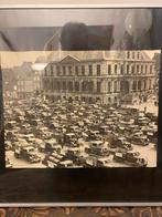 Oude Foto: Vrachtwagens op Maastricht Markt - Stadhuis., Antiek en Kunst, Ophalen of Verzenden