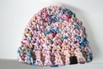 handgemaakte wollen muts voor volwassene of kind beschikbaar voor biedingen