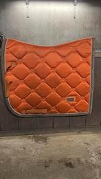 Dressuur dekje orange, Dieren en Toebehoren, Paarden en Pony's | Dekens en Dekjes, Ophalen of Verzenden, Zo goed als nieuw