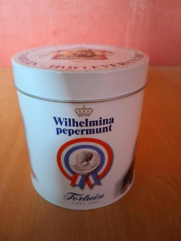 Wilhelmina Pepermunt blik Koninklijk gezin met baby Ariane beschikbaar voor biedingen