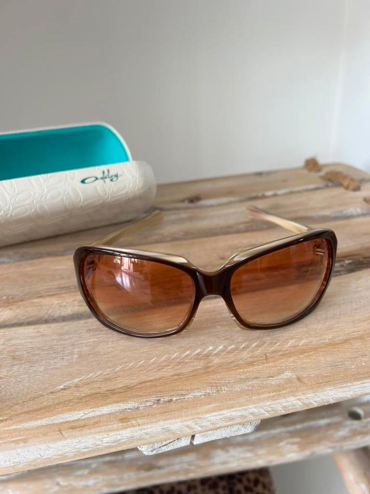 Oakly zonnebril bruin gemeleerd, Sieraden, Tassen en Uiterlijk, Zonnebrillen en Brillen | Dames, Zo goed als nieuw, Zonnebril
