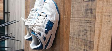 Sneakers  beschikbaar voor biedingen