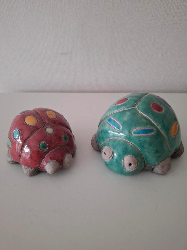 Set lieveheersbeestjes. Kunst aardewerk. Gesigneerd., Verzamelen, Beelden en Beeldjes, Zo goed als nieuw, Dier, Ophalen of Verzenden