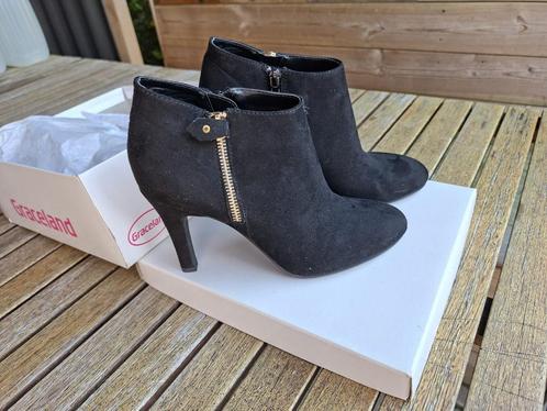 Leuk kort laarsje met hoge hak maat 38 !!, Kleding | Dames, Schoenen, Zo goed als nieuw, Zwart, Ophalen of Verzenden