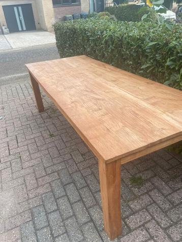 Houten Tafel - Zo Goed Als Nieuw - 240cm beschikbaar voor biedingen