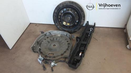 Krikset + reservewiel van een Opel Zafira C (Zafira C 12-), Auto-onderdelen, Overige Auto-onderdelen, Opel, Gebruikt, 3 maanden garantie