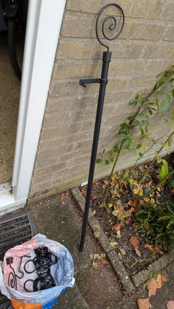 Metalen gordijn roede met ringen 2 delig 254+94 cm, Huis en Inrichting, Stoffering | Gordijnen en Lamellen, Zo goed als nieuw
