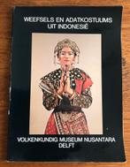 Indonesië - Weefsels en Adatkostuums Batak, Dayak etc., Antiek en Kunst, Kunst | Niet-Westerse kunst, Ophalen of Verzenden