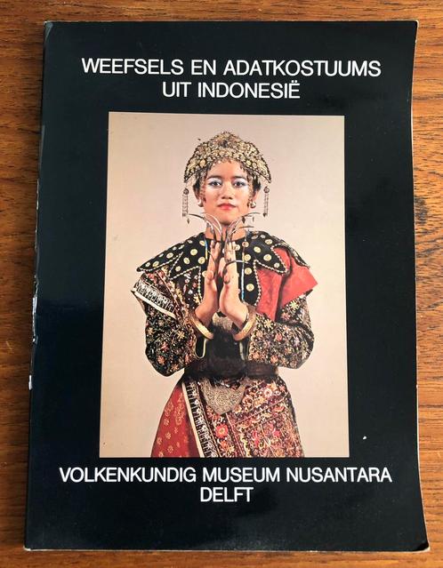 Indonesië - Weefsels en Adatkostuums Batak, Dayak etc., Antiek en Kunst, Kunst | Niet-Westerse kunst, Ophalen of Verzenden
