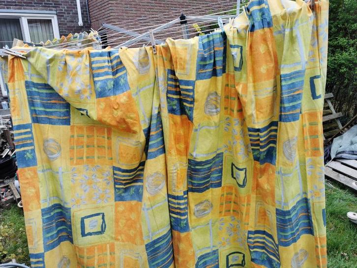 Fleurige bonte overgordijnen kant en klaar., Huis en Inrichting, Stoffering | Gordijnen en Lamellen, Zo goed als nieuw, 200 cm of meer