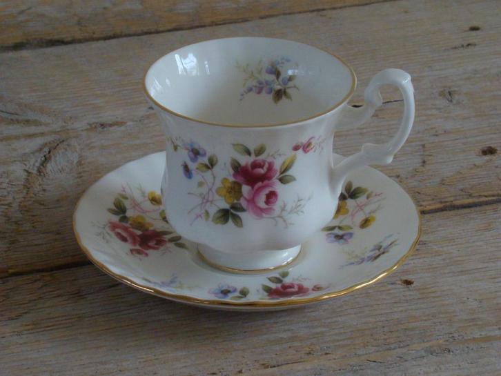 Kop-en-schotel, Royal Albert, TENDERNESS, Dames, gaaf, Antiek en Kunst, Antiek | Servies los, Ophalen of Verzenden