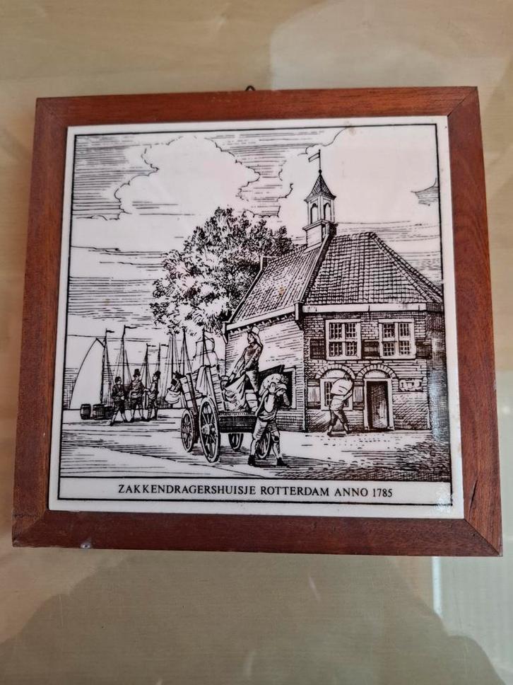 Vintage Rotterdamse tegel "Zakkendragershuisje Delfshaven", Antiek en Kunst, Antiek | Wandborden en Tegels, Ophalen of Verzenden