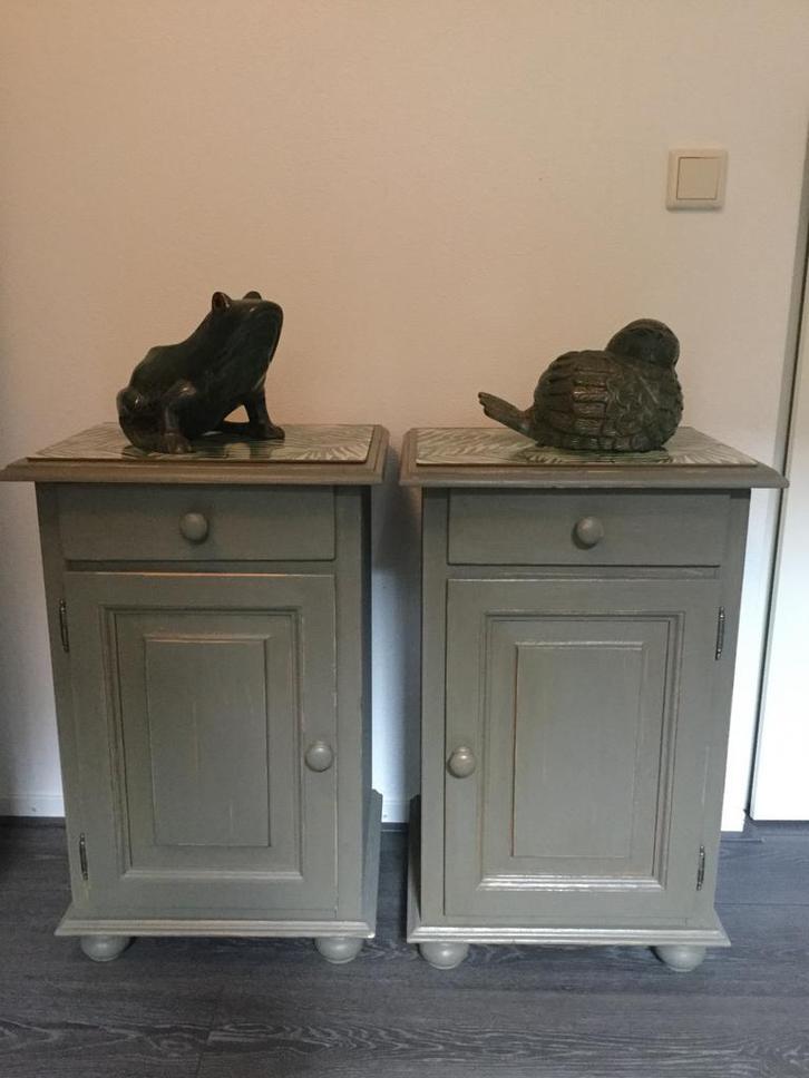 2 brocante nachtkastjes queen dressoir eettafel salontafel, Huis en Inrichting, Kasten | Dressoirs, Ophalen