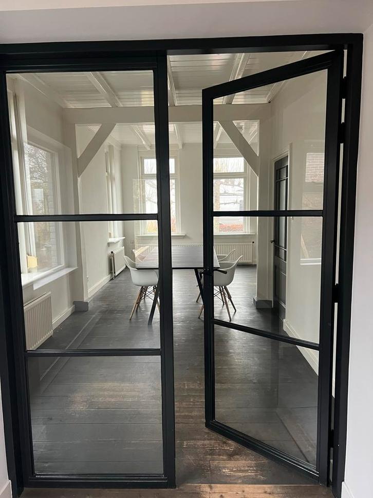 Stalen (eigelijk hout ) kozijn met taatsdeuren, Doe-het-zelf en Verbouw, Deuren en Horren, Gebruikt, Binnendeur, 215 cm of meer