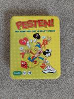 Pesten - mooie, grote kaarten in een leuke blikken doos, Een of twee spelers, Ophalen of Verzenden, Zo goed als nieuw, Identity Games
